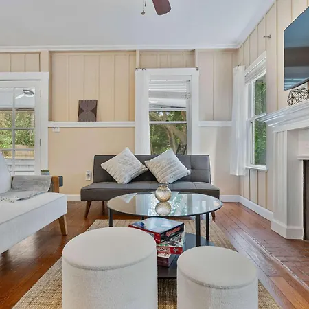 Mango Grove- Charming Cottage In The Grove